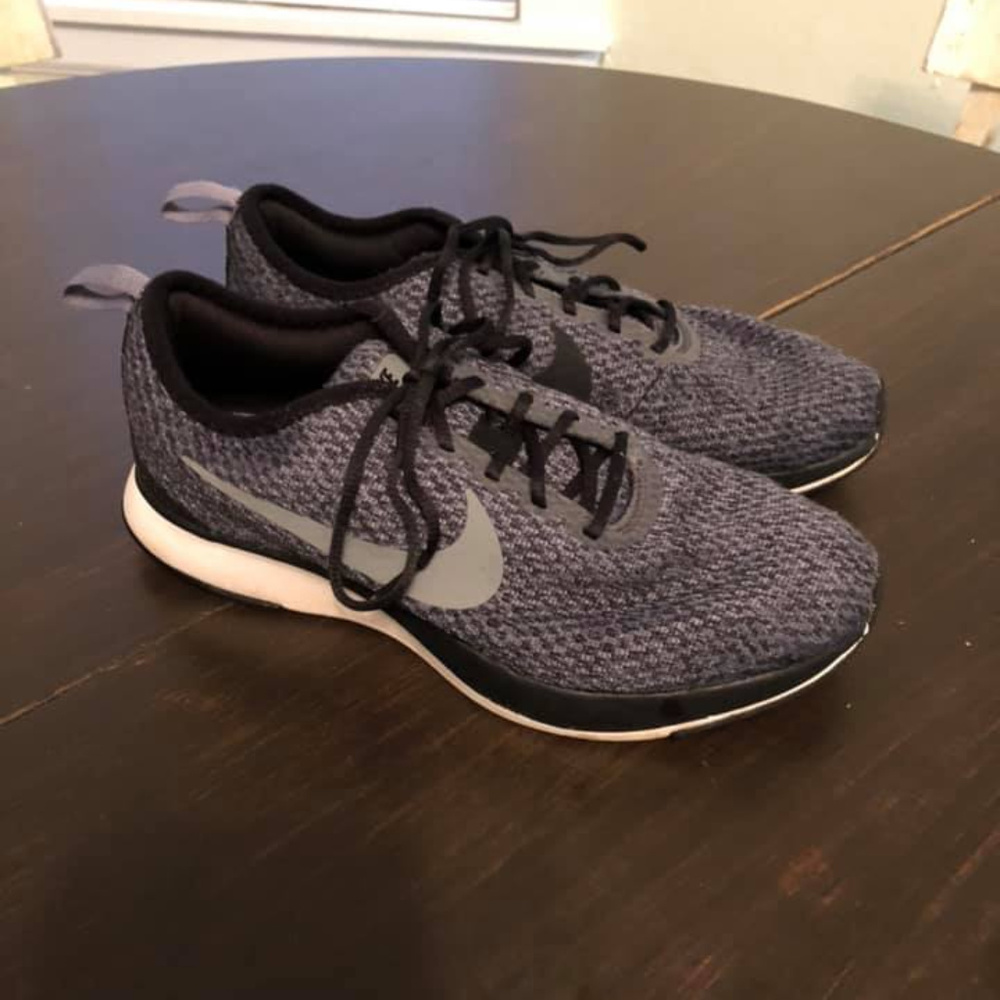 Nike youth 5.5